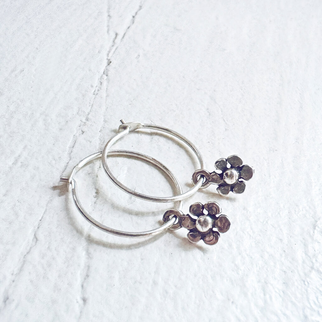 daisy // teeny tiny sterling silver daisy flower sleeper earrings?